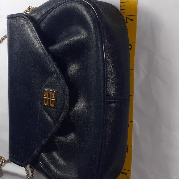 Givenchy authentic leather crossbody bag. - Picture 15 of 16